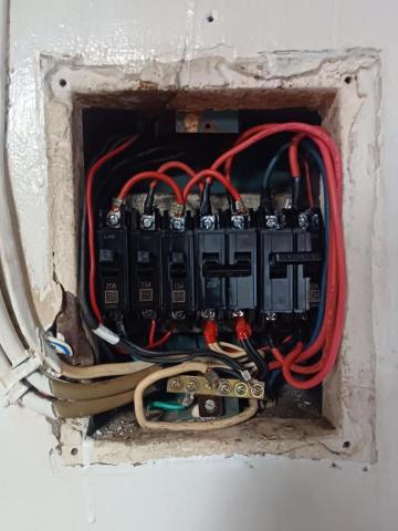 鄭皓尹 - 電盤健檢、更換、整線