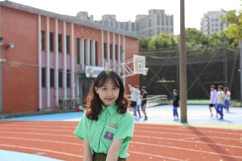 葉姿昀 - 畢業於武陵高中語文資優班