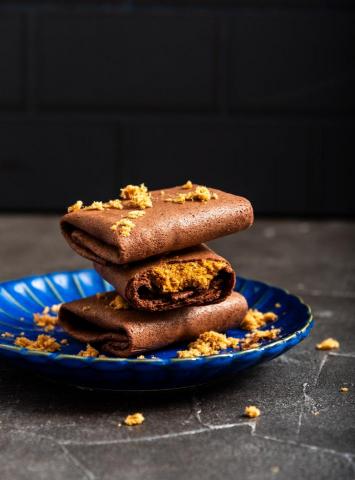 鄭譜洋 - 肉鬆蛋捲也能拍出高級感，吸引饕客購買