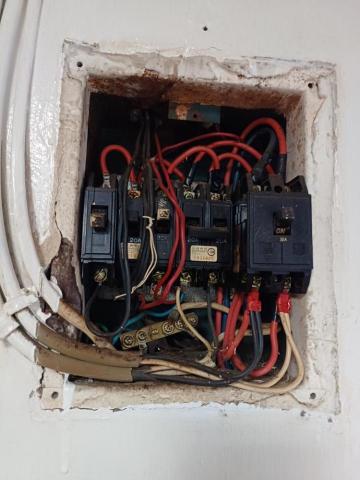 鄭皓尹 - 電盤健檢、更換、整線