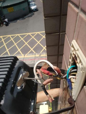 鄭皓尹 - 更換戶外照明