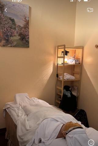 鄭郁蓉 - 臉部保養中，想要身體放鬆臉部保養的可以Line諮詢喔！?