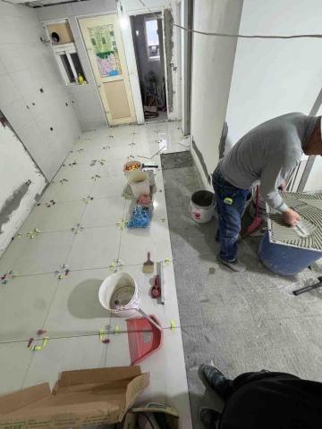 立紳工務企業社 - 地磚施工中