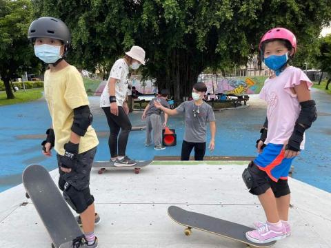 阿璟教練 - 滑板課上課情形