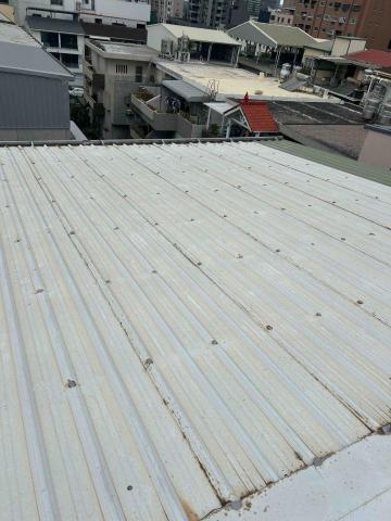 岡弘金屬工程行 - 屋頂三合一整修
（防水、釘子汰換）