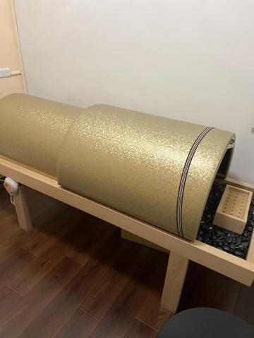 鄭郁蓉 - 凡有以下症狀者：
水腫、宿便、四肢手腳冰冷、肩頸僵硬
睡眠障礙、很少運動者、增加臉部氣色及養生健康的選擇
不建議使用者：
1.高血壓
2孕婦
3皮膚過敏
4感冒高燒
5剛接受完醫美者