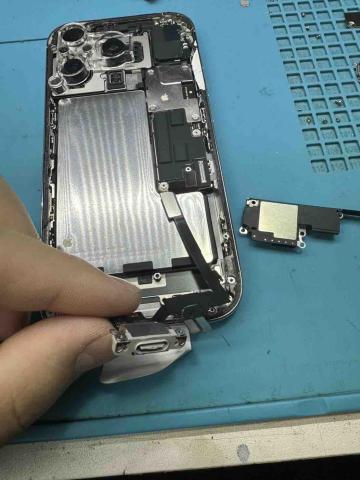林家禾 - iPhone 16pro 更換尾插