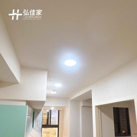 弘佳家 - 【 服務案例｜成家方案 】
建案名稱：文華閱
地區： 新北市
房屋狀況：新成屋
房屋格局：兩房
室內坪數：10坪
完工總價：$150,000元(不含冷氣安裝及隔間)
✅ 21天標準工期，快速交付
✅ 專業認證工班，品質穩定有保障
✅ 完整十年保固，安心入住
✅ 公開透明的價格，無隱藏費用
省時、省心、省預算，輕鬆入住理想新家