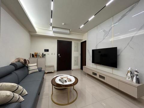 allen - 空間設計、色彩運用和整體風格上都體現了現代設計的特點。簡約大方的風格,配合精心設計的照明和裝飾,營造出一個舒適、時尚的生活空間。