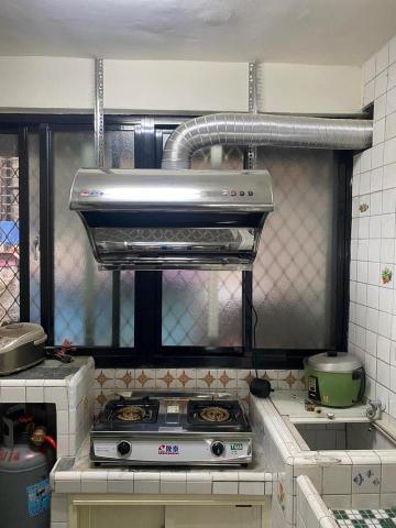 維成廚具衛浴水電行 - 安裝抽油煙機+瓦斯爐