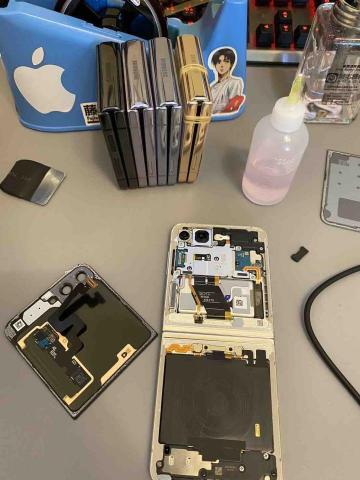 林家禾 - 三星Flip5 更換螢幕