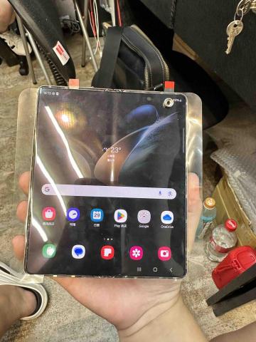 林家禾 - 三星 Z Fold4維修完工