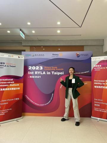 劉品秀 - 參與 RYLA 青年領袖營的志工服務，是我難忘的一次學習經驗。從活動協助到與專業講者互動，我不只見證了領導力的多樣面貌，也練習了即時應對、溝通協調等與主持密不可分的核心能力。

在與來自不同背景的青年交流中，我體會到「聆聽」與「連結」的重要性，這些都是一位好主持人不可或缺的素質。感謝所有在 RYLA 相遇的夥伴，你們讓這段旅程充滿意義與溫度！

