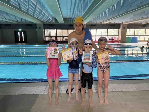 陳昱名 - 學生去比賽後買禮物給他們，鼓勵他們參加賽事