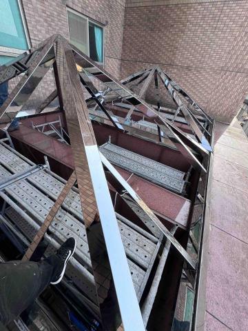 鴻鼎工程行 - 錐形造型採光罩 鴻鼎工程行 - 錐形造型採光罩