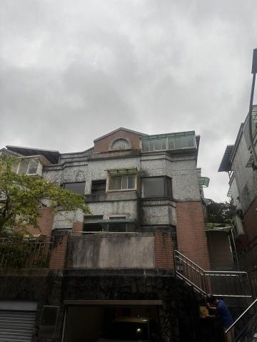 何中敏 - 基隆案場外牆翻新前 何中敏 - 基隆案場外牆翻新前