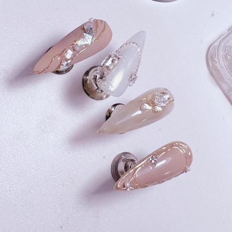 提供新竹火車站美甲服務的專家劉曾鑫圯