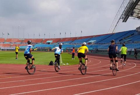 小洋教練 - 獨輪車800m接力