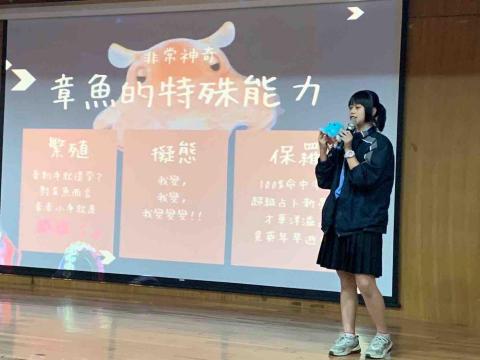 李謙謙 - 為國中生上課