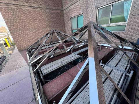 鴻鼎工程行 -  錐形造型採光罩 鴻鼎工程行 -  錐形造型採光罩