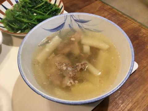 許齡月 - 大頭菜排骨湯