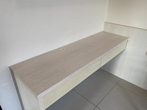 Zongyi.Wu - 桌面燙傷燒焦後貼皮。