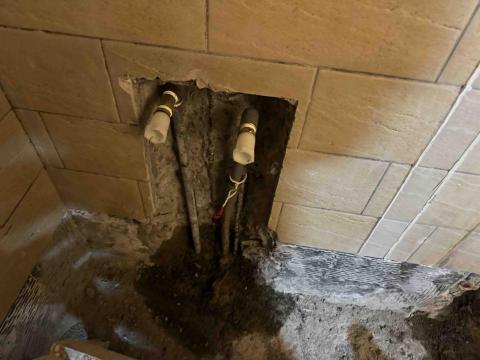 黃靖富 - 浴室冷熱水管更新