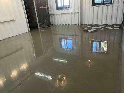 莊小吉 - 貨櫃屋八角磚自平水泥搭接