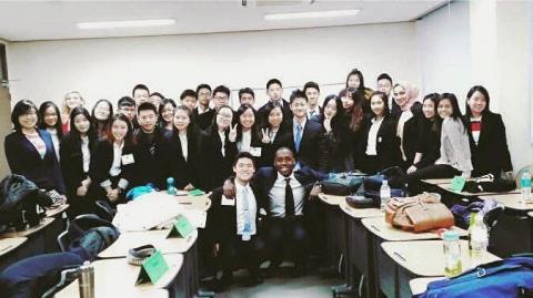 Max - 參賽哈佛模擬聯合國