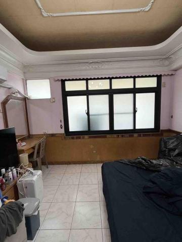 阿坤安居門窗 - 氣密窗乾式施工，以不動到現有舊框為主，進行包覆式安裝，使用5+5膠合霧膜玻璃使隔音更加改善，並且也增加隱蔽性。