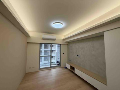 室內統包規劃 - 木地板、系統櫃、油漆設計