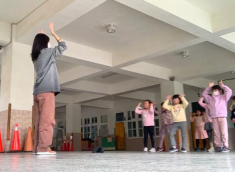 芝瑩 - 國小冬令營舞蹈社團