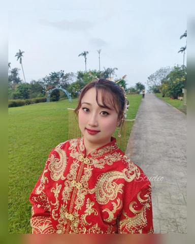 UnPro Studio 不專業の新娘秘書婚禮攝影團隊 - 戶外中式婚紗妝髮