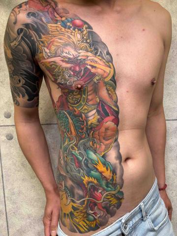 台南 雜客入墨 宗霖 - 齊天大聖 孫悟空 每個男孩 不管什麼時候心中永遠都有一隻猴子
滿山猴子 我腚最紅 
