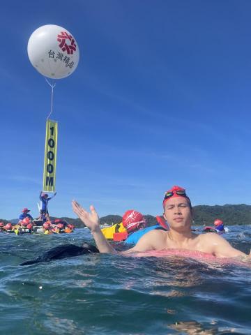 譚先生 - 泳渡日月潭