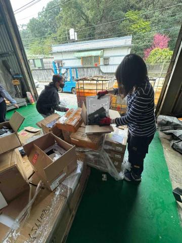 鑫龍國際實業 - 進出貨理貨包裝，客製化加工