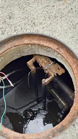 錢亮廷 - 污水泵浦定位架腐蝕