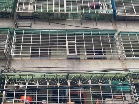 宏品不鏽鋼鐵工廠 - 常見的陽台鐵窗