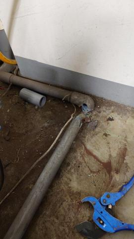 錢亮廷 - 排水管破裂