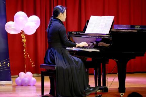 林幸莉 - 音樂成果發表會伴奏現場，與女兒一起演出。