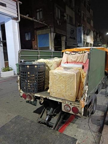 一級棒搬家 - 高級柚木傢俱包裝及堆疊