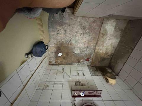 張少剛 - 浴室浴缸拆除 地板磁磚剃除