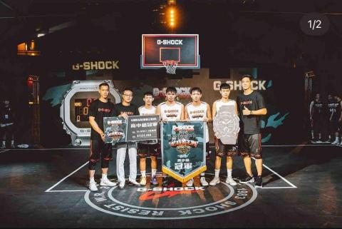 施柏志 - 這也是高中三對三冠軍的照片
最右邊是田壘最左邊的是林志傑