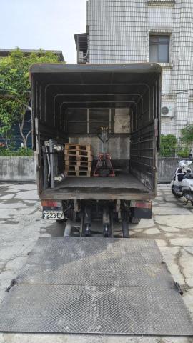 吳京翰 - 油壓式升降尾門