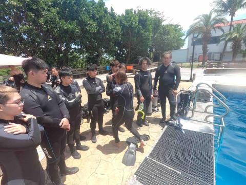 馬震邦 - 潛水教學