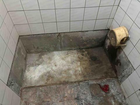 張少剛 - 浴室浴缸拆除 地板磁磚剃除