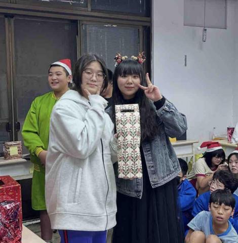 游筱涵 - 補習班辦的聖誕晚會、可與學生相處融洽，讓孩子輕鬆學習