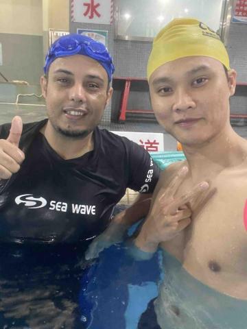 小安游泳教室 - 來自南非的學生，成功完成日月潭挑戰！