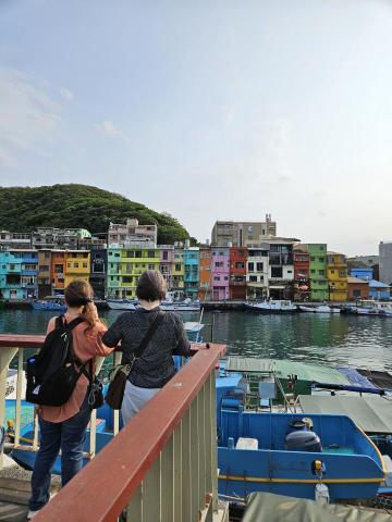 陳慶峰 - 觀光客包車旅遊-基隆彩虹屋