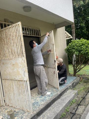 久柘裝修工程 - 鐵門除鏽油漆美化工程